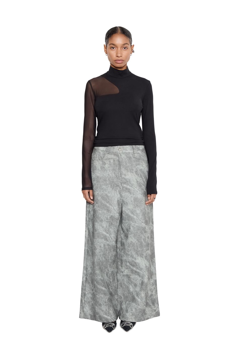 Принтованные брюки oversize из экокожи; цвет: Серый