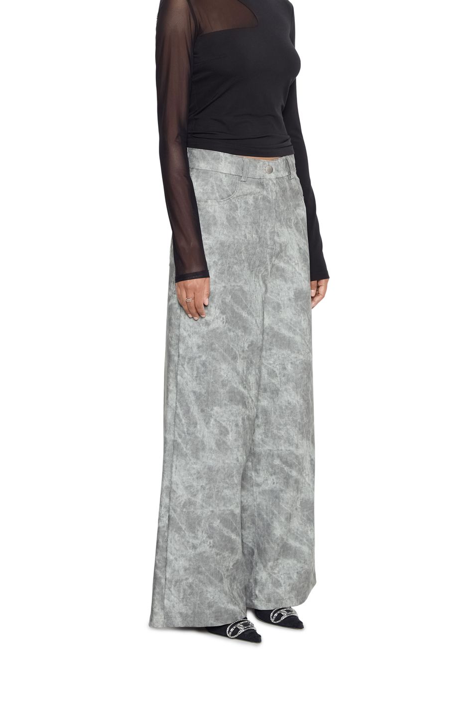 Принтованные брюки oversize из экокожи; цвет: Серый