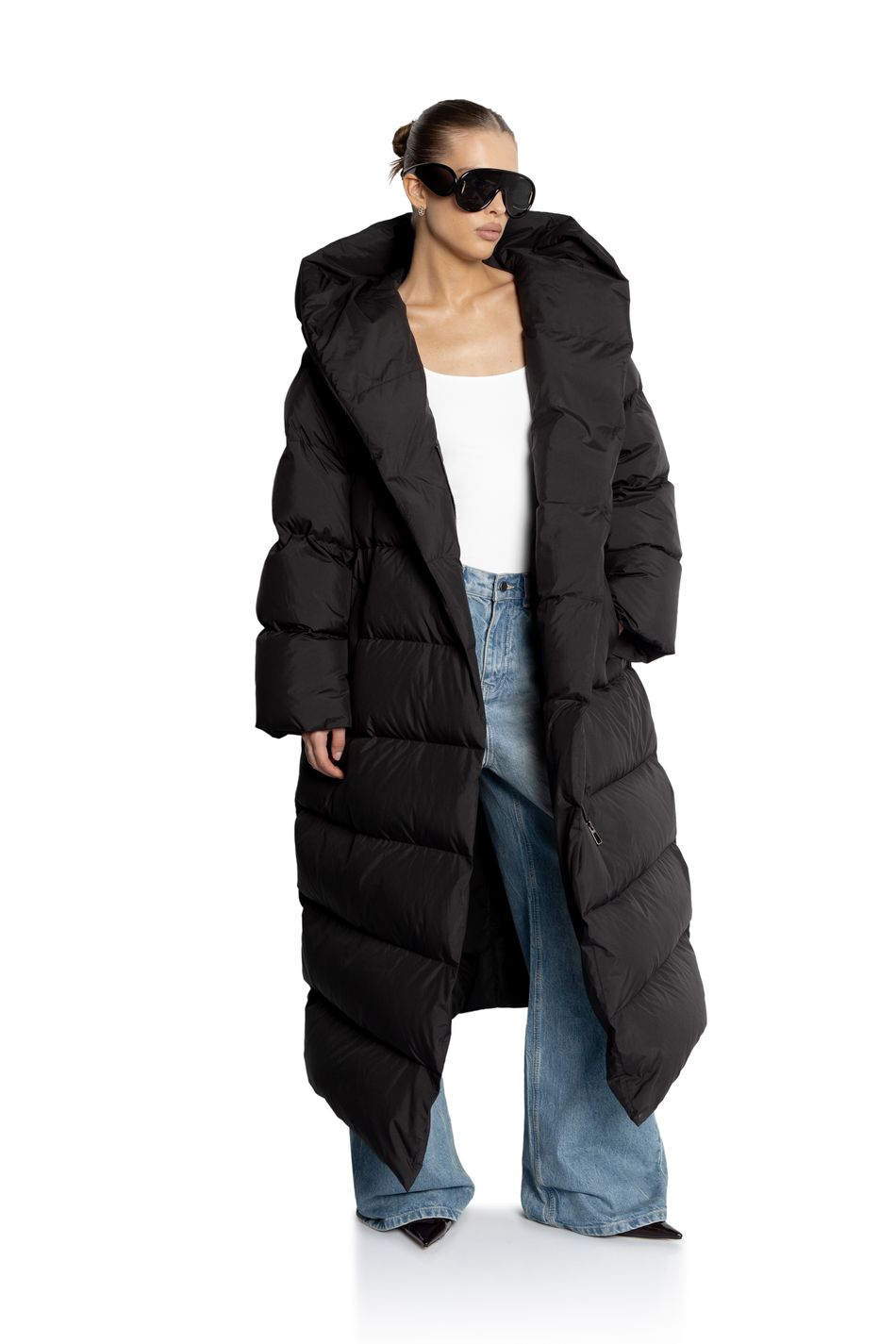 Oversize пуховик с капюшоном длины макси; цвет: Черный
