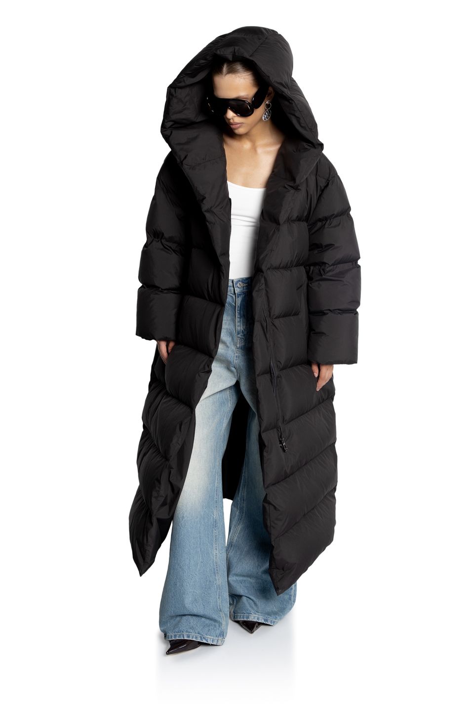 Oversize пуховик с капюшоном длины макси; цвет: Черный