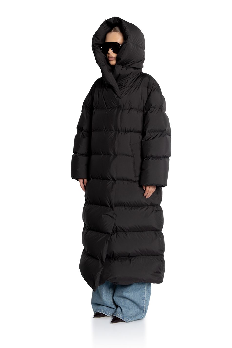 Oversize пуховик с капюшоном длины макси; цвет: Черный